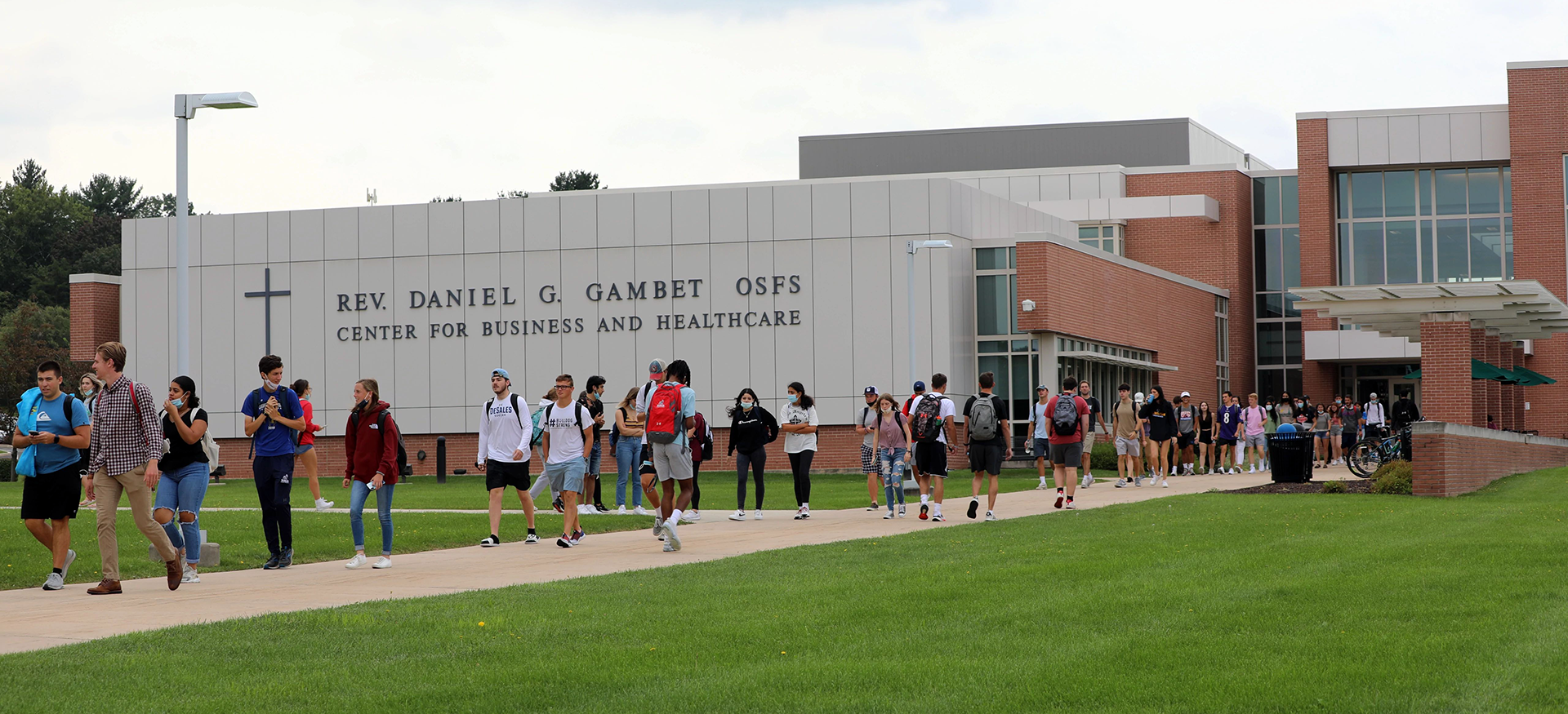 2021Sept13_MC_Students_Walking_to_Class60